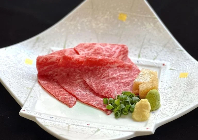 【新橋×焼肉×和牛】希少な生の黒毛和牛刺し!/야키니쿠/yakiniku/烤肉/yakiniku near me