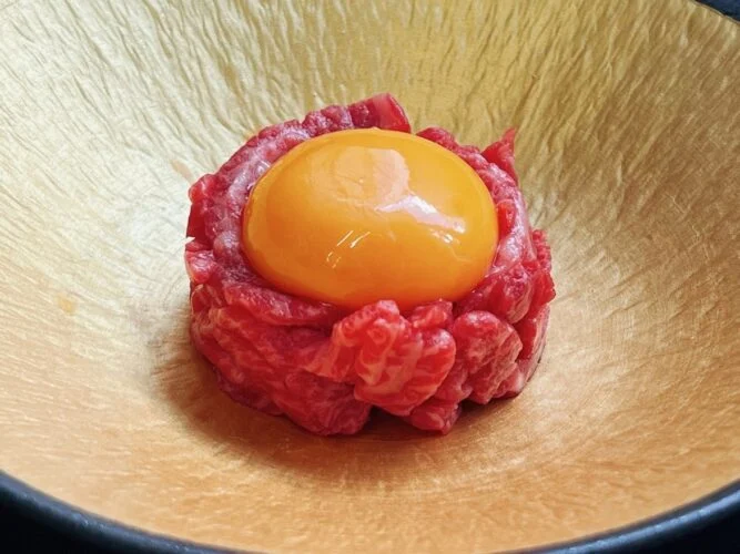 新橋で味わう絶品焼肉!こだわりの生ユッケもお見逃しのないようご賞味ください