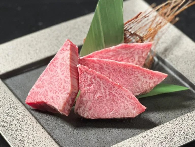 新橋で楽しむ黒毛和牛の贅沢時間－徳壽はなれの個室で特別なひとときを