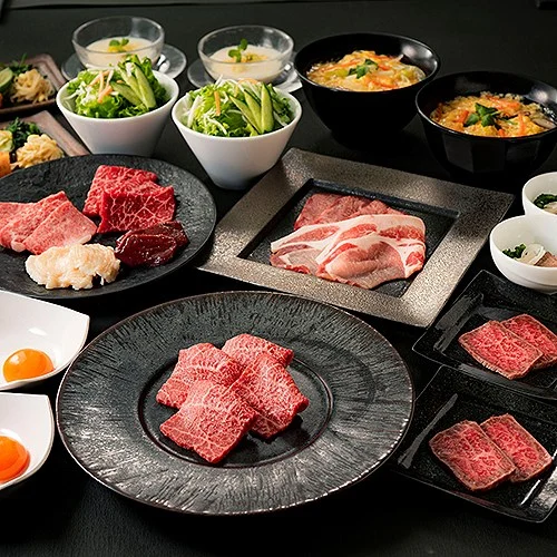 新橋で楽しむ記念日焼肉 -徳壽はなれ-の黒毛和牛を完全個室で堪能する贅沢コース