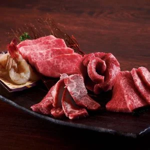 新橋で充実したひとときを — 黒毛和牛の焼肉を個室で楽しむ『徳壽はなれ』